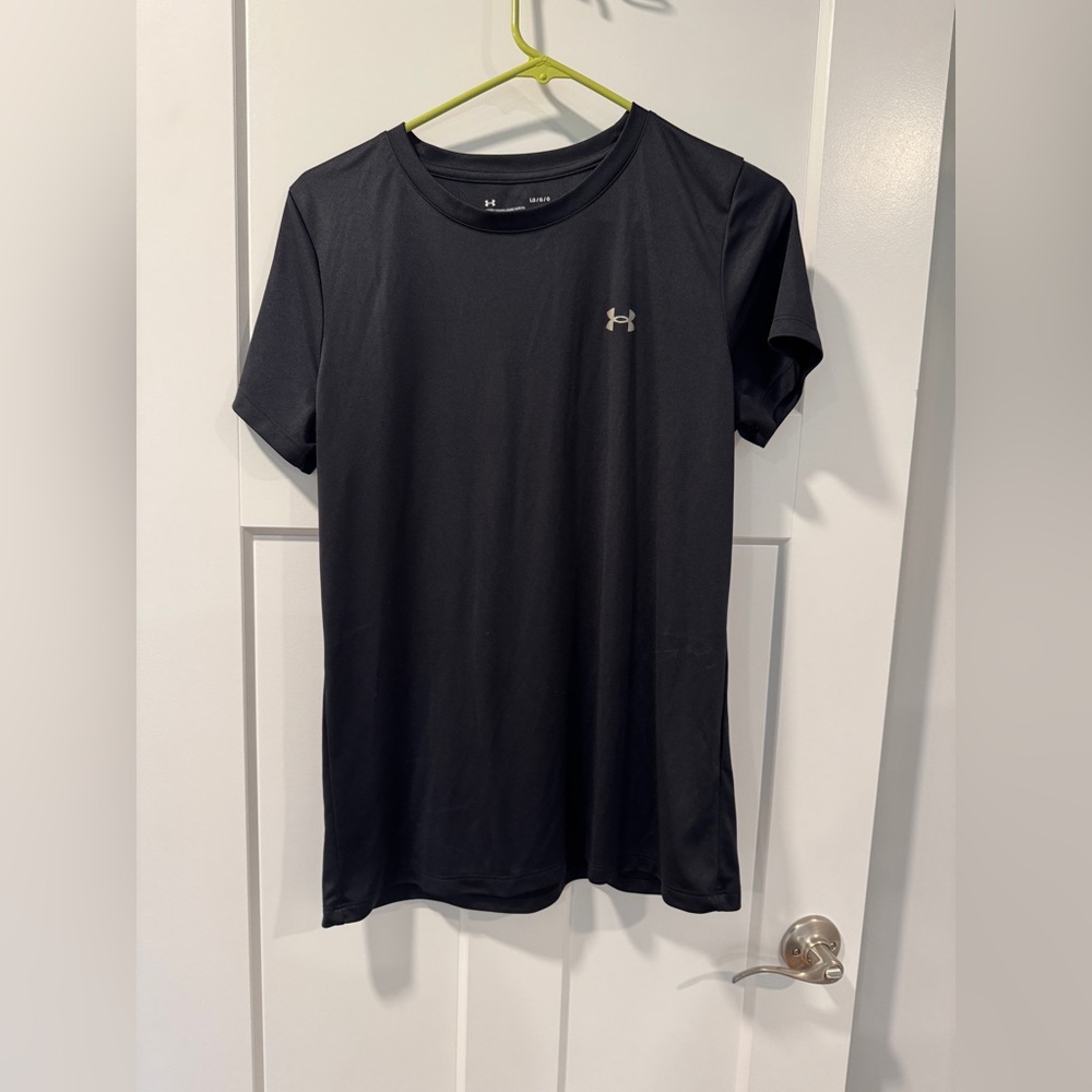 Large Women’s Under Armor T-Shirt